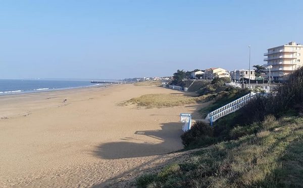 Collecte de déchets sur la Grande Plage Tharon – St Michel Chef Chef