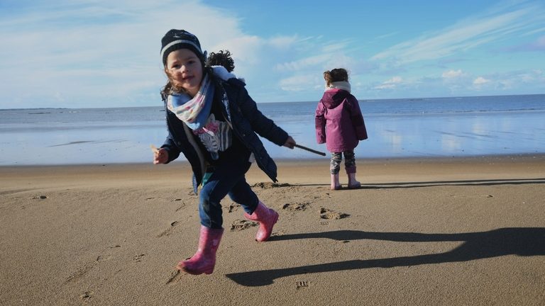 enfants sur la plage